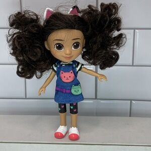 Gabby's Dollhouse 8-inch Traveller Gabby Girl Doll with Accessories Ages 3+